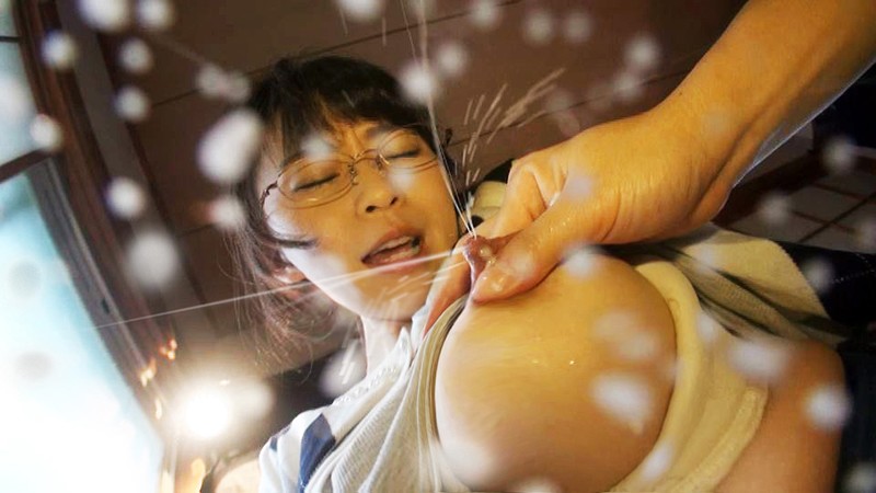 28歳眼鏡人妻・小林美沙の母乳絶頂が止まらない！搾乳×生ハメ中出しの淫乱覚醒40分 - 画像2